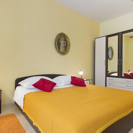 Apartments Vince Primosten Exterior photo